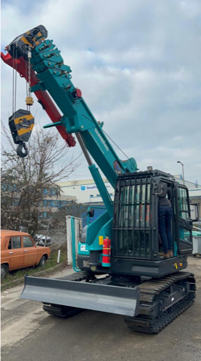 Grue à chenilles avec mini-pelle