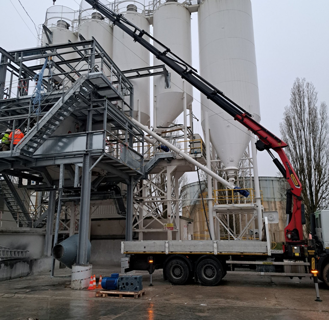 grue mobile déployée en industrie