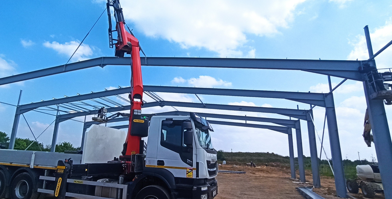 Bras grue en camion pour construction
