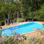 Vue plongeante sur la piscine