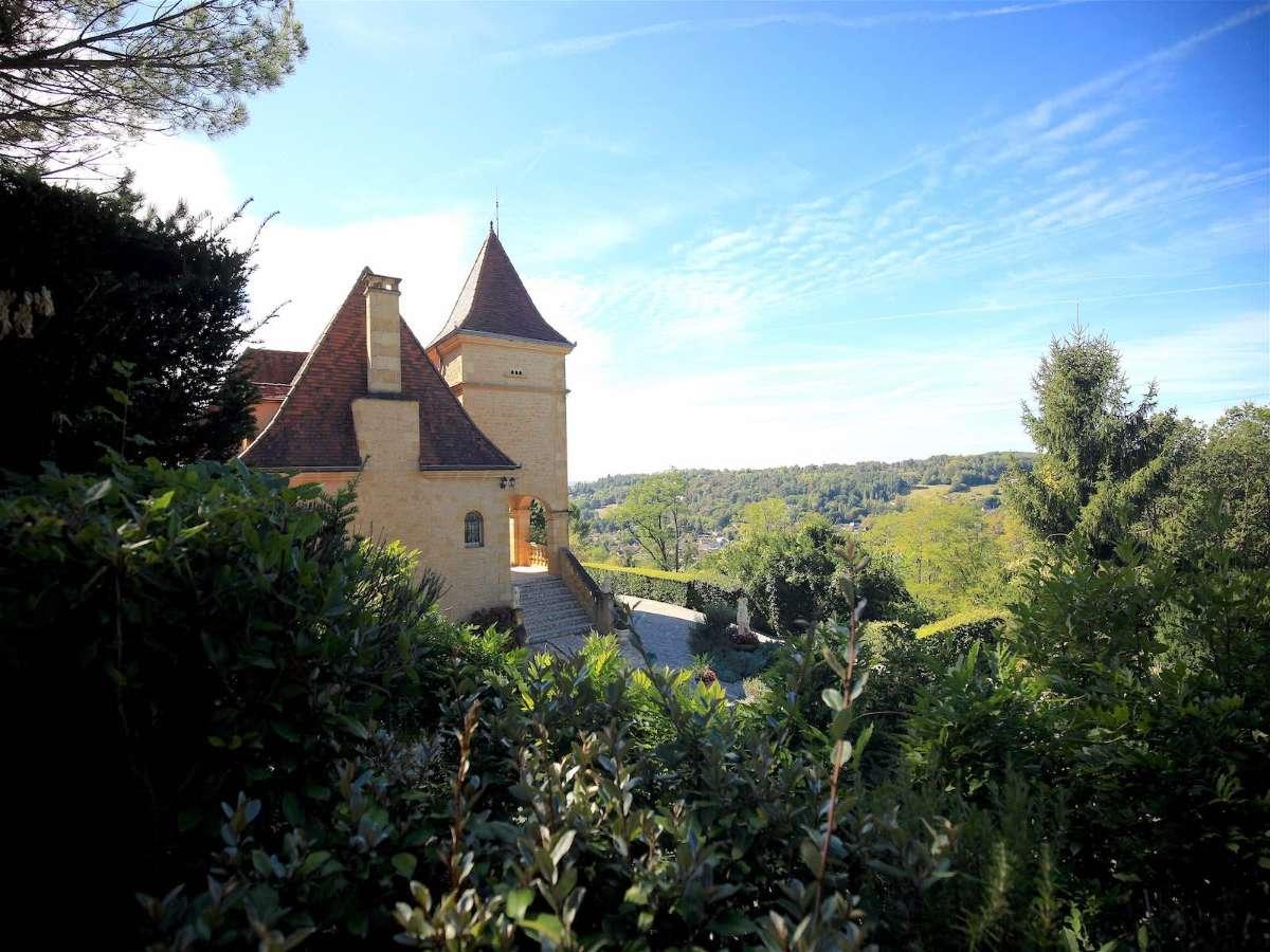 Vue depuis la route d'accès au parking de l'Hôtel La Pagézie
