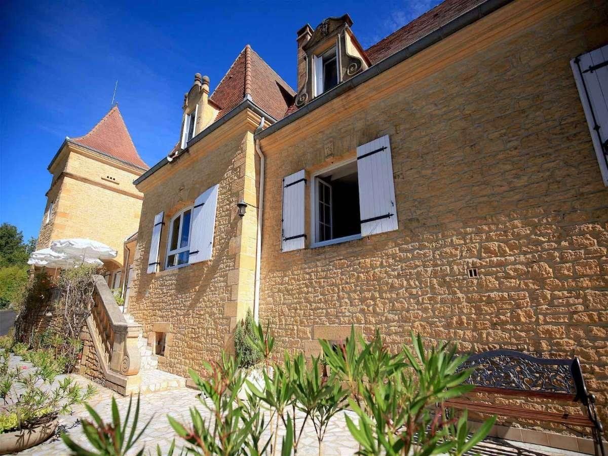 Façade de l'Hôtel La Pagézie