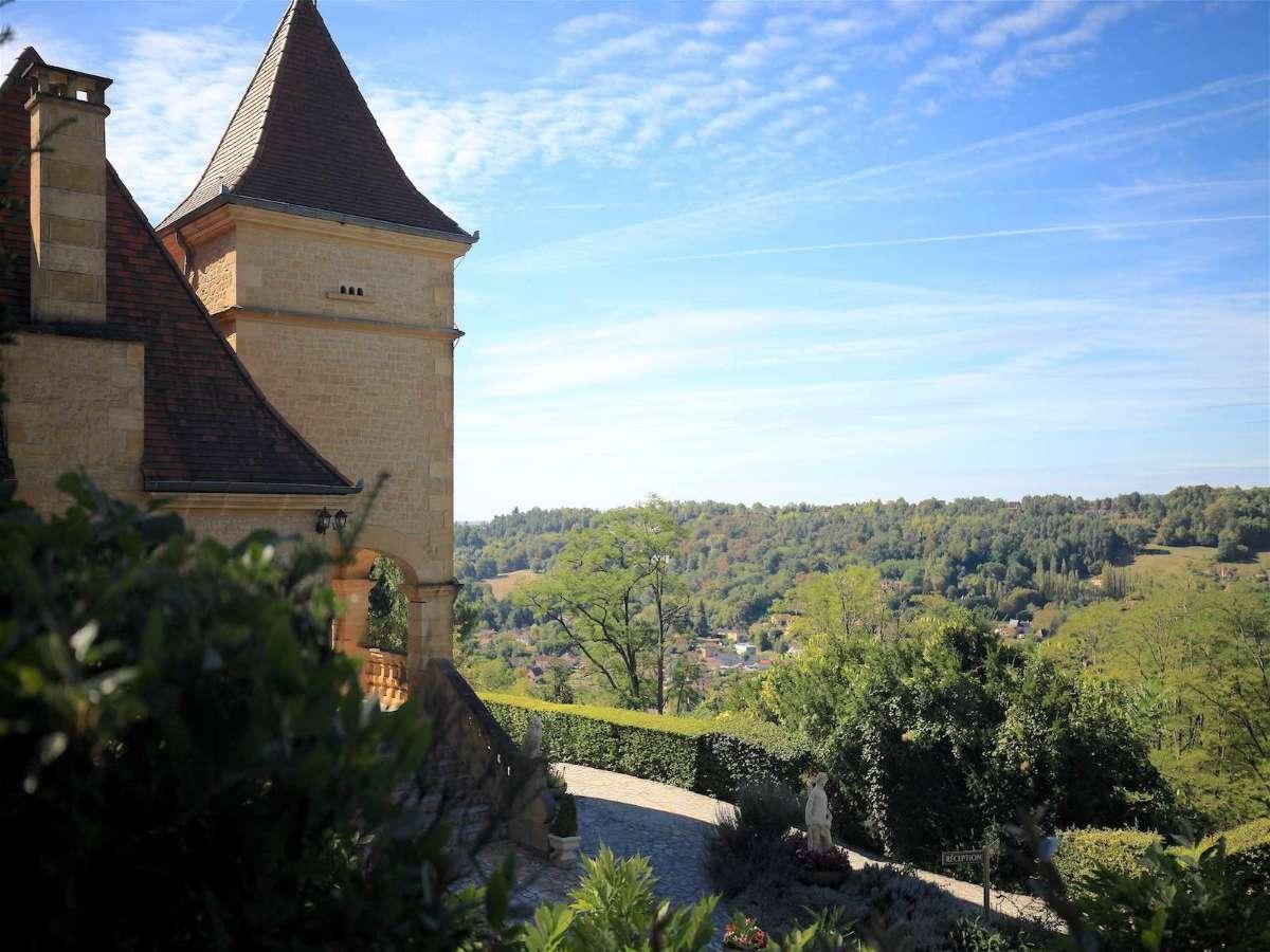 Vue panoramique depuis le parking de l'Hôtel sur Sarlat (24)