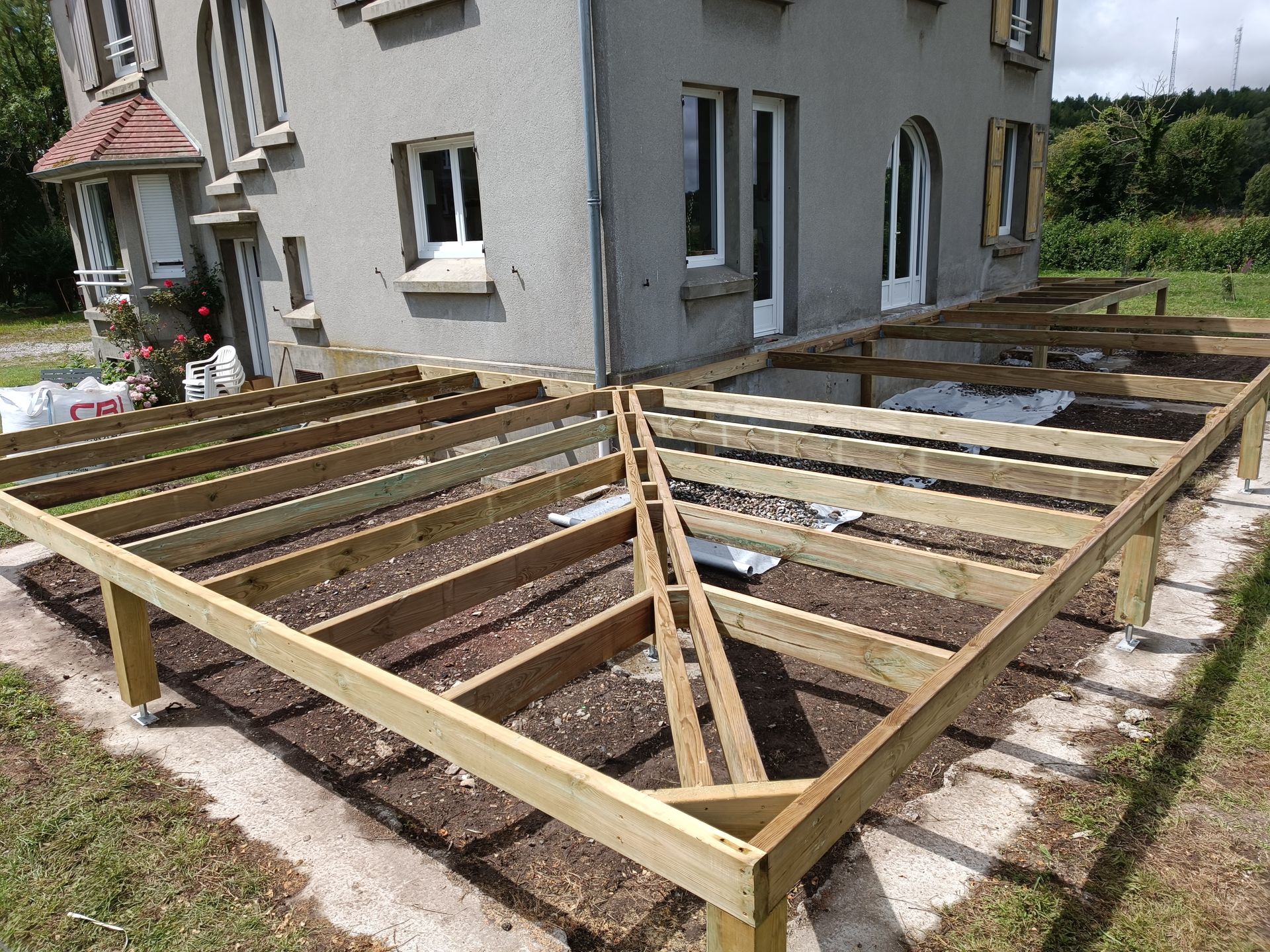 Future construction d'une terrasse en bois