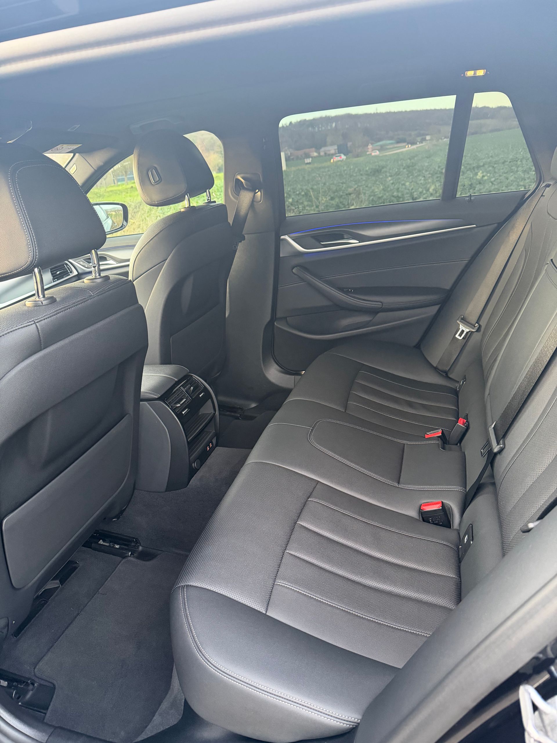 Les sièges de l'arrière de la voiture taxi