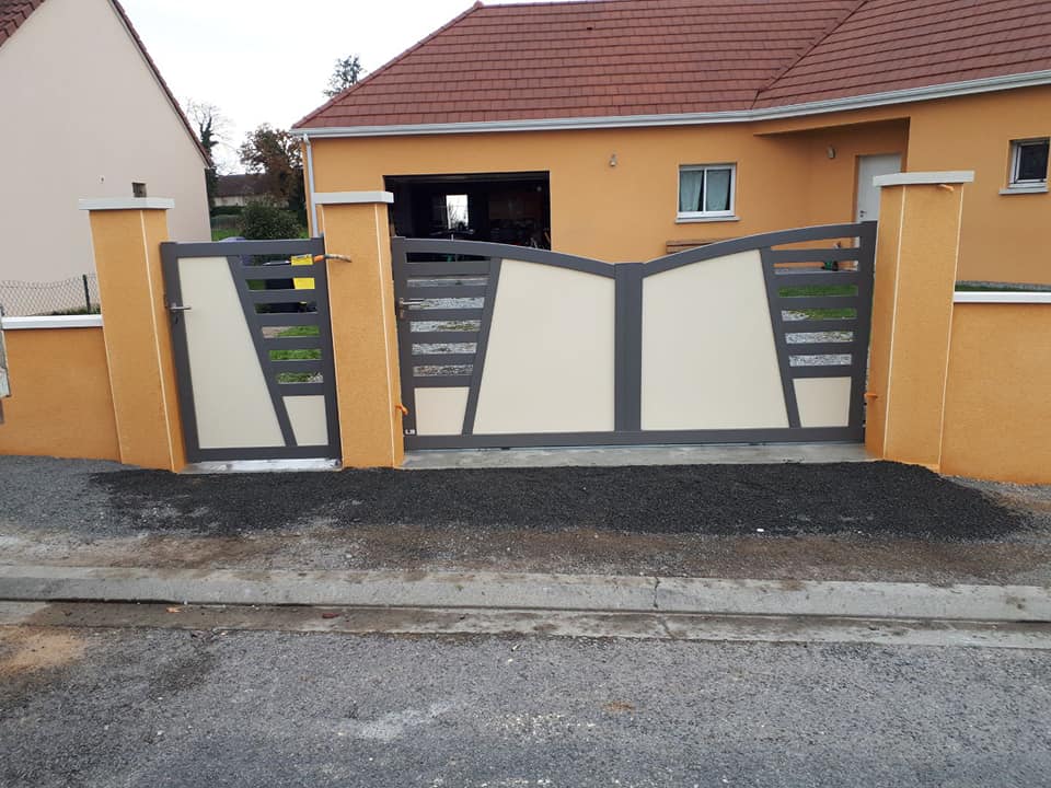 Portail et portillon avec clôtures muret orange