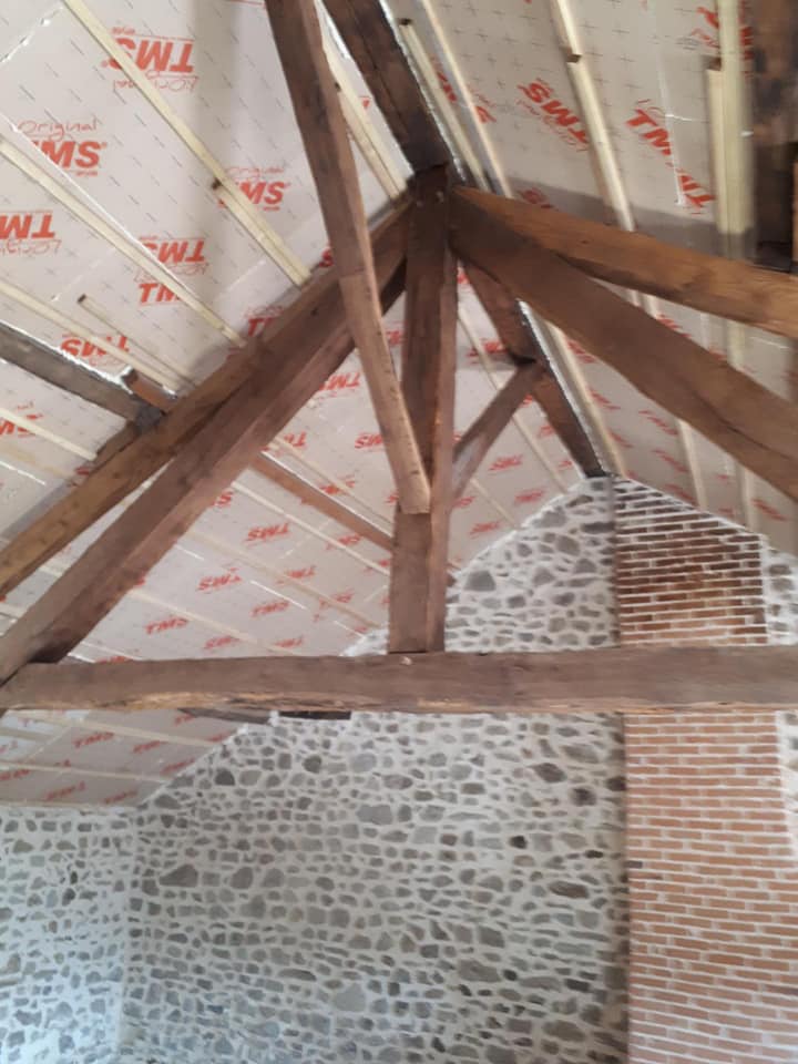 Construction de murs intérieurs en pierre naturelle