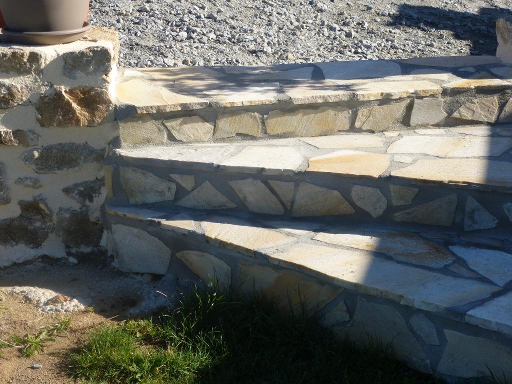 Dallage et escaliers en pierre