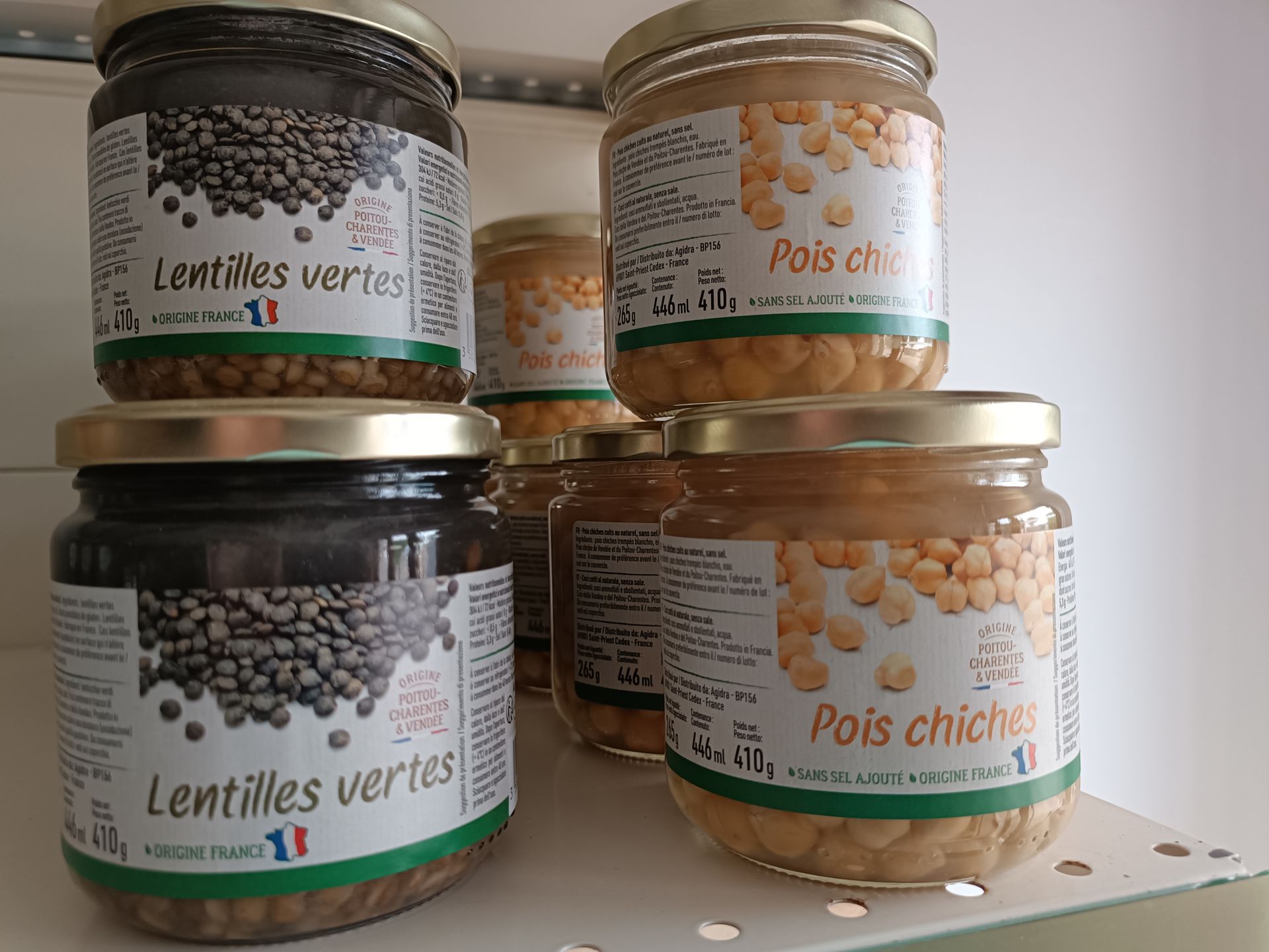 Des pots de lentilles et pois chiches