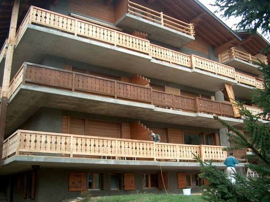 Sablage de balcon et façades de chalets à Verbier - Dominique Muscianesi
