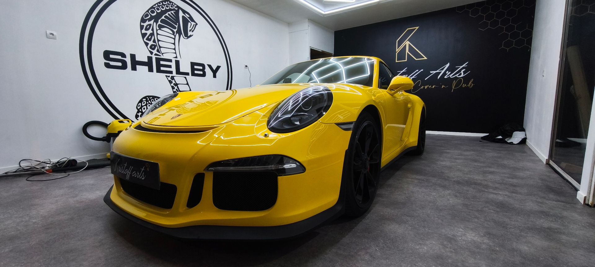 Porsche 911 GT3  PPF gloss avery X3