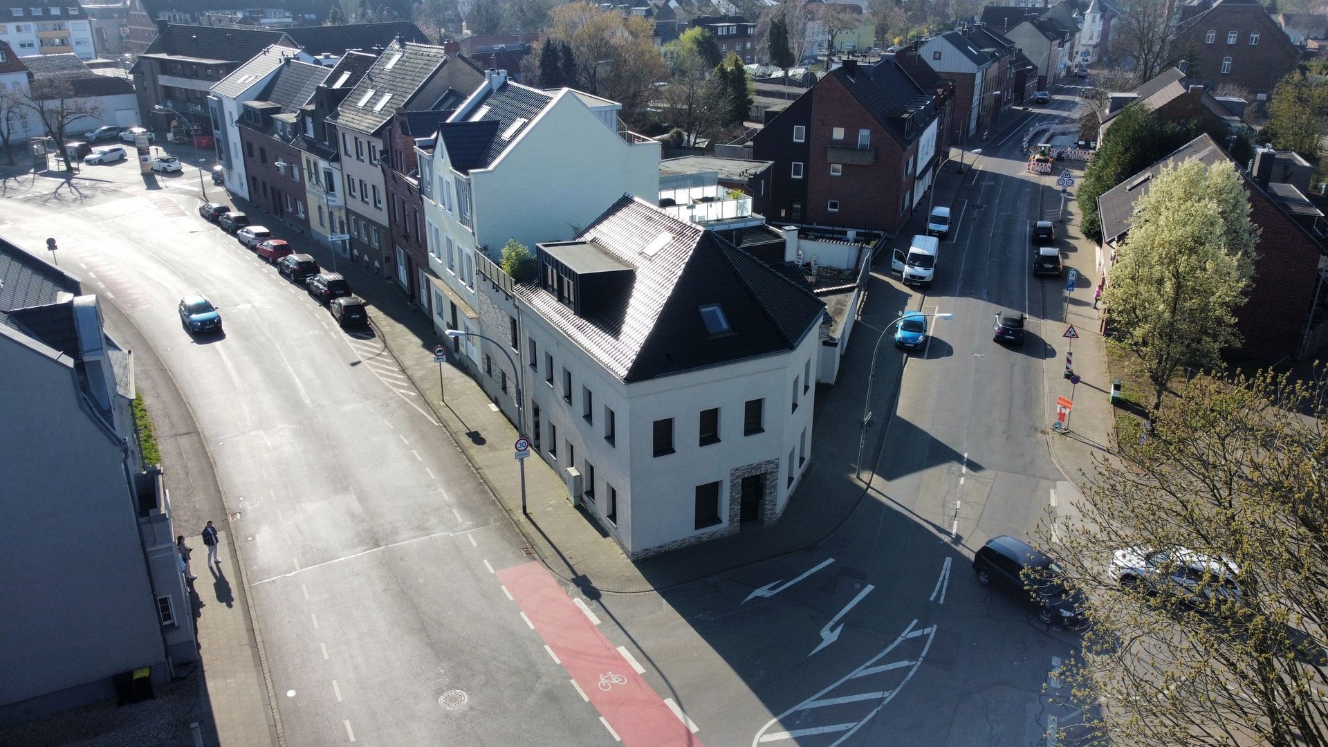 B&B Immobilien GmbH - Handwerker bei Renovierungsarbeiten