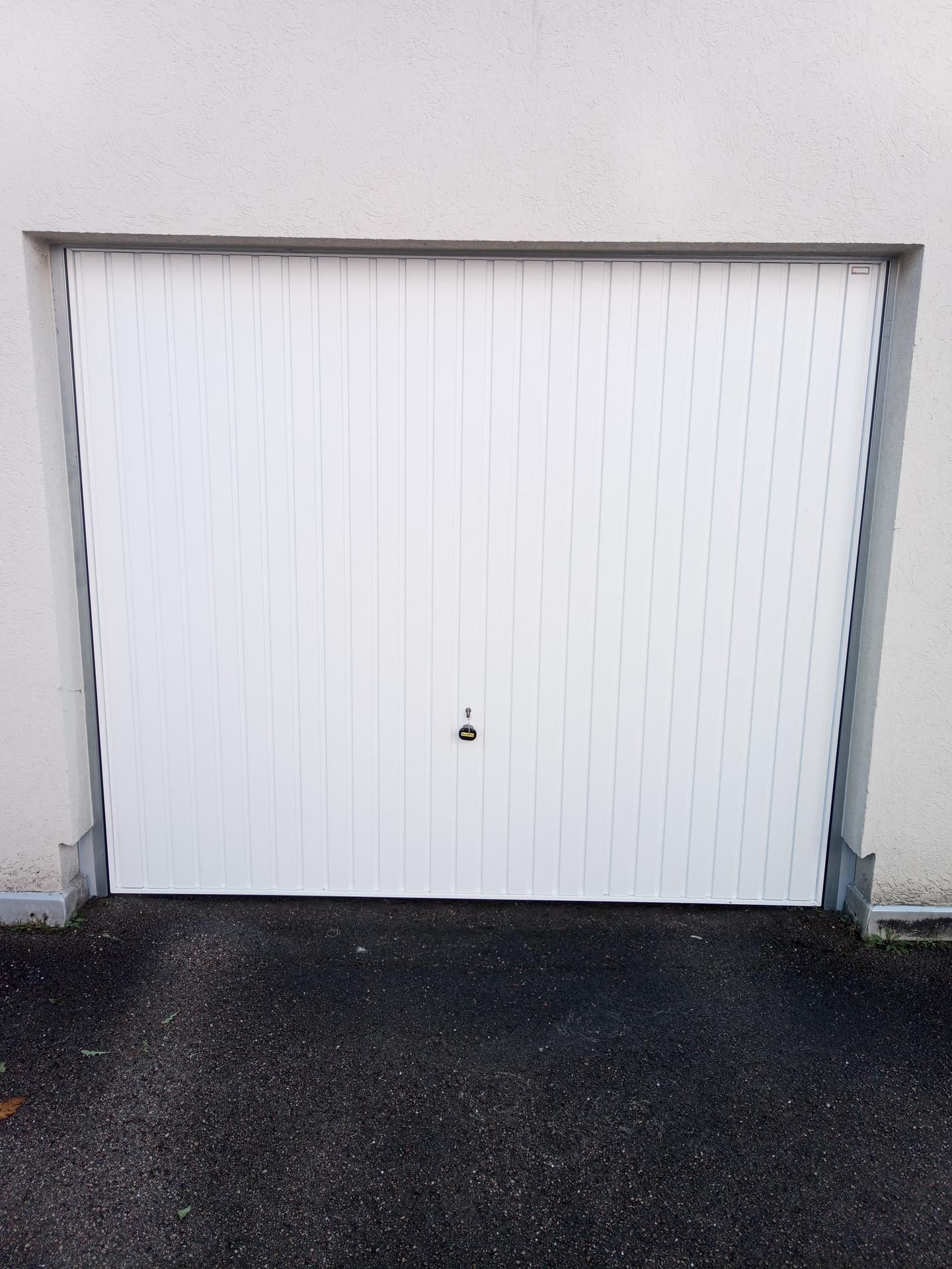Porte de garage blanche