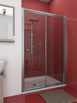 Un baño con azulejos rojos y una puerta de ducha corrediza de cristal.