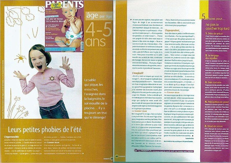 Une double page de magazine intitulée « 4-5 ans » montre un enfant surpris debout près d'un dessin d'araignée, avec des colonnes de conseils parentaux.