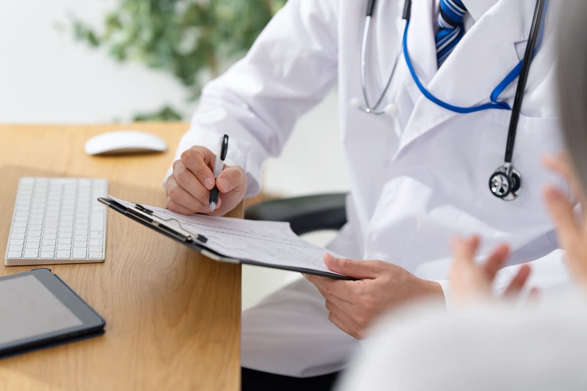 Blouse et stéthoscope d'un médecin