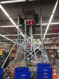 Installation de climatisation gainable dans un magasin