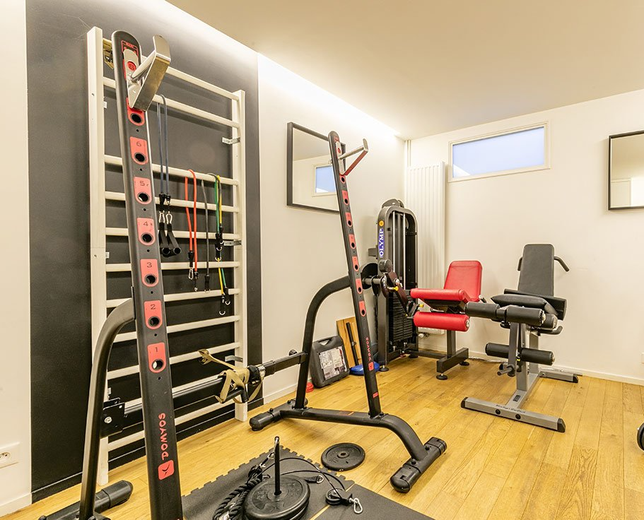 Vers la page services associés Salle de rééducation-kinésithérapie