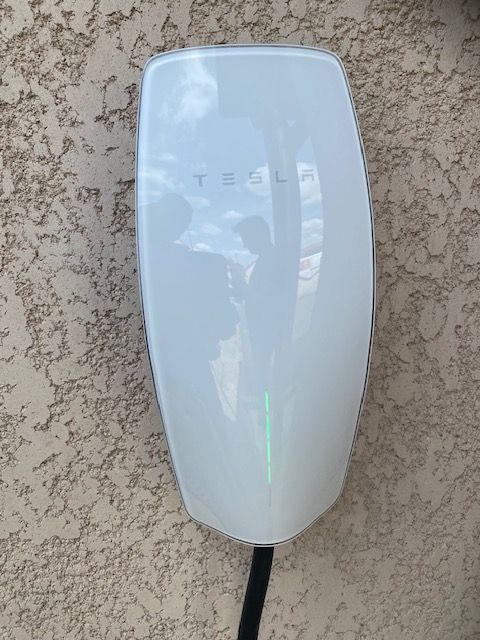 Installation de la borne de recharge Tesla Wall Connector 3 