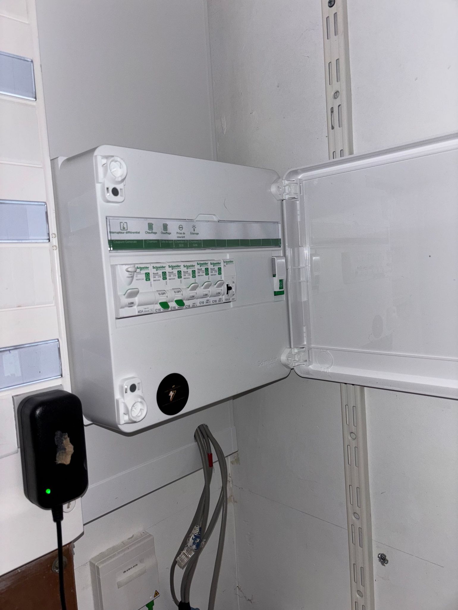 Un tableau électrique.