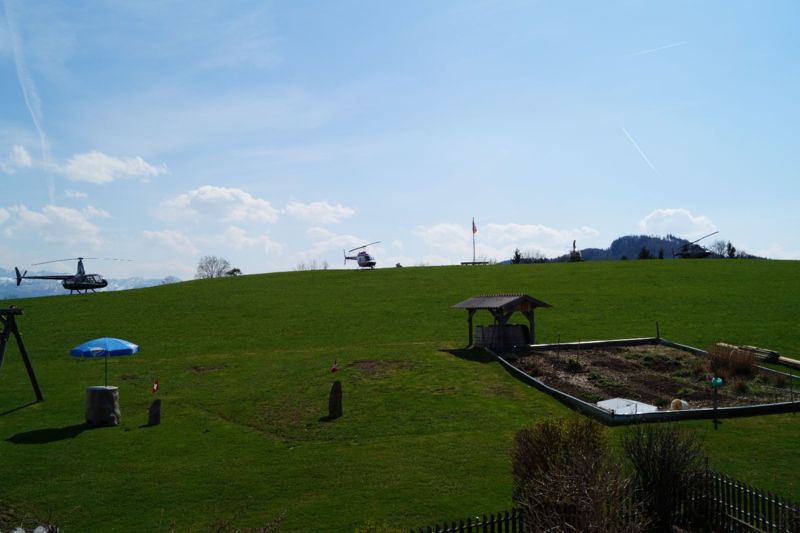 Helikopterflug auf dem Weid-Hof