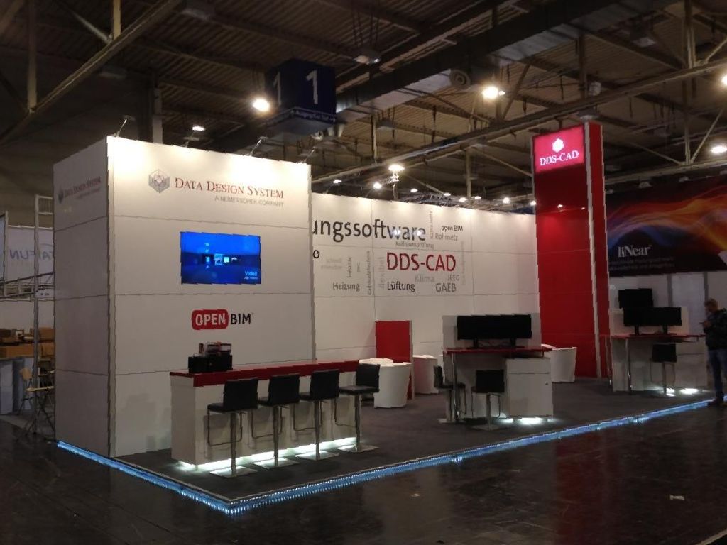 ein weißes und rotes Messestand für das Datendesignsystem