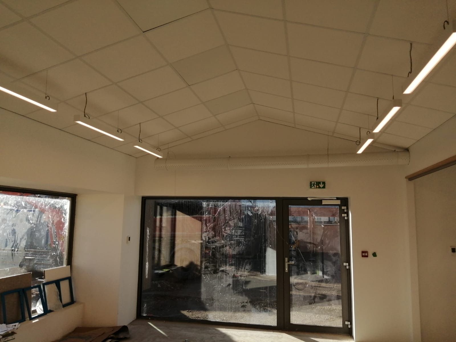 Faux plafond dans un lieu recevant du public