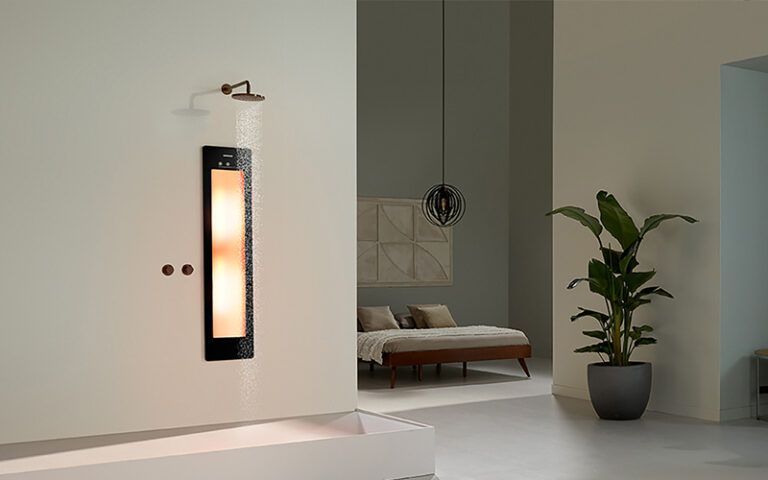 Sonnendusche in einer offenen Loft-Wohnung