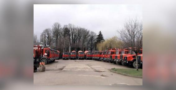 sables cailloux granulats - Parking avec camions
