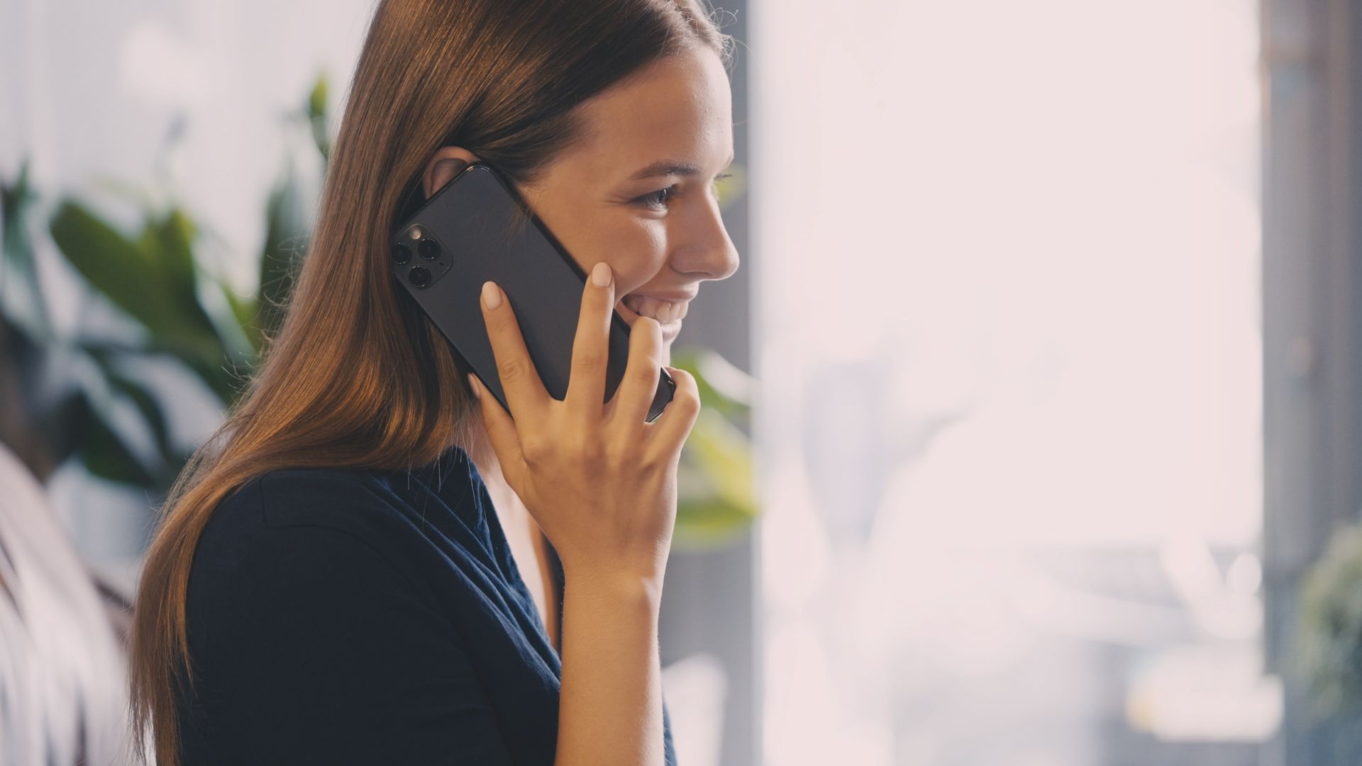 Une femme au téléphone
