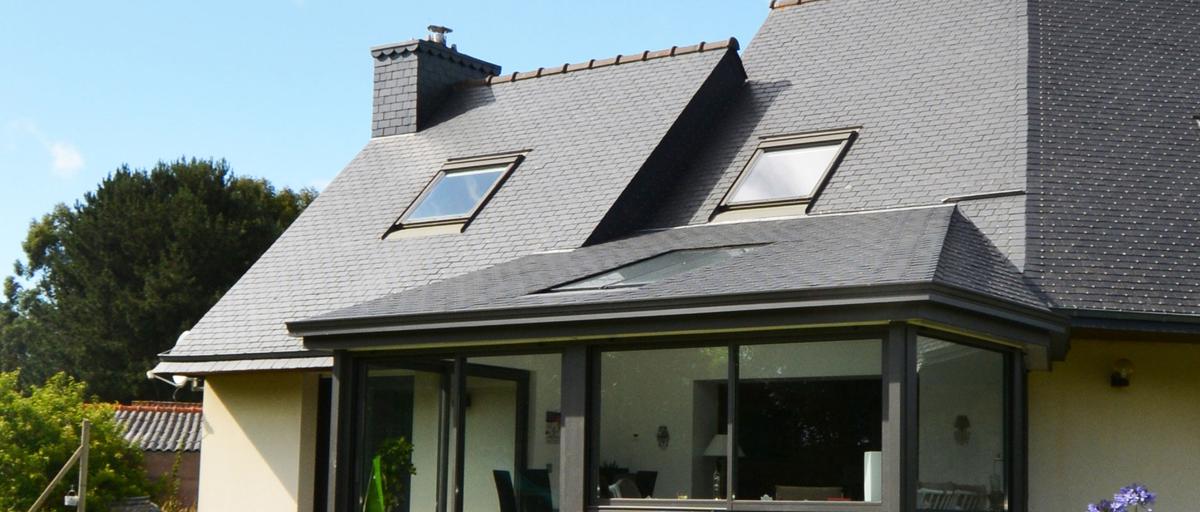 Couverture de toit en ardoises grises