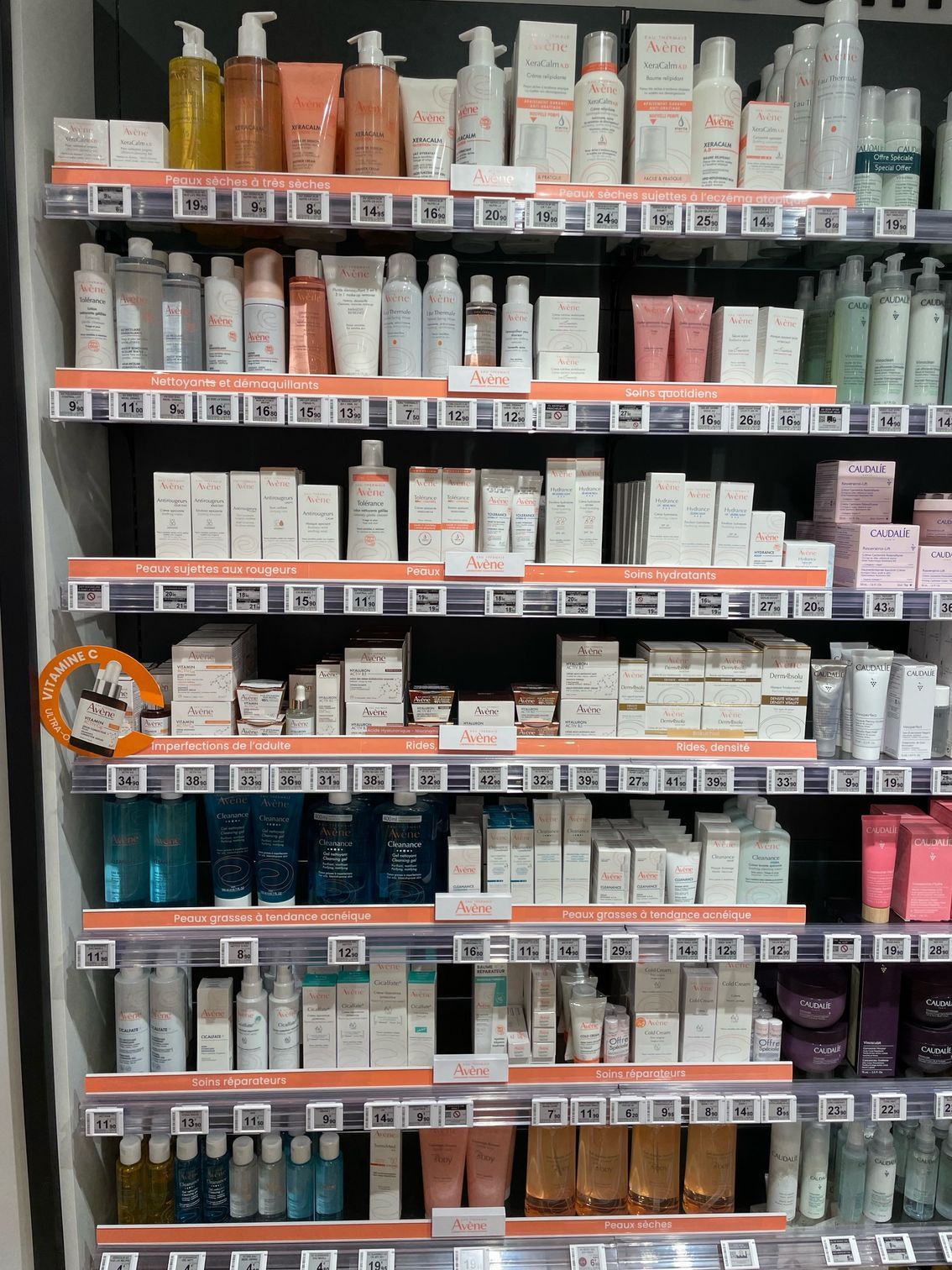 Devanture des produits de la marque Avène