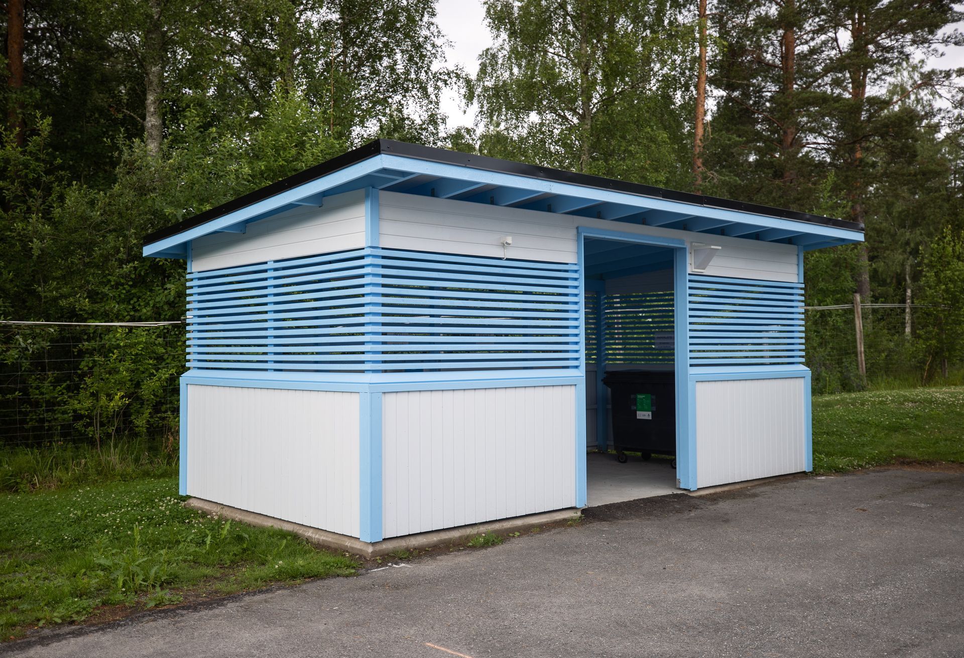 Suomen Ilmailuopisto, Pori - Jätteiden kierrätyskatos