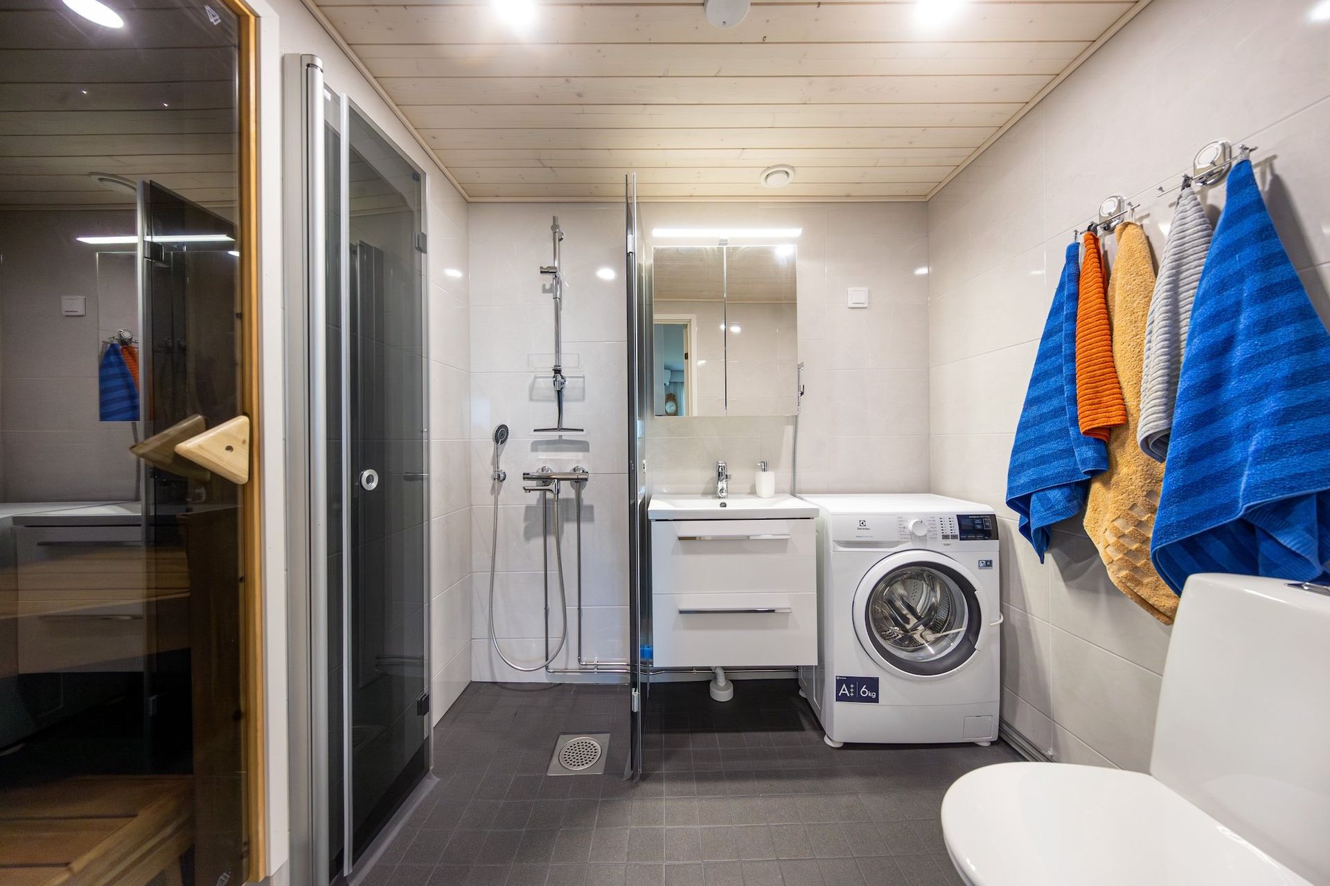 Länsipuisto, Pori - Kylpyhuone- ja saunaremontti