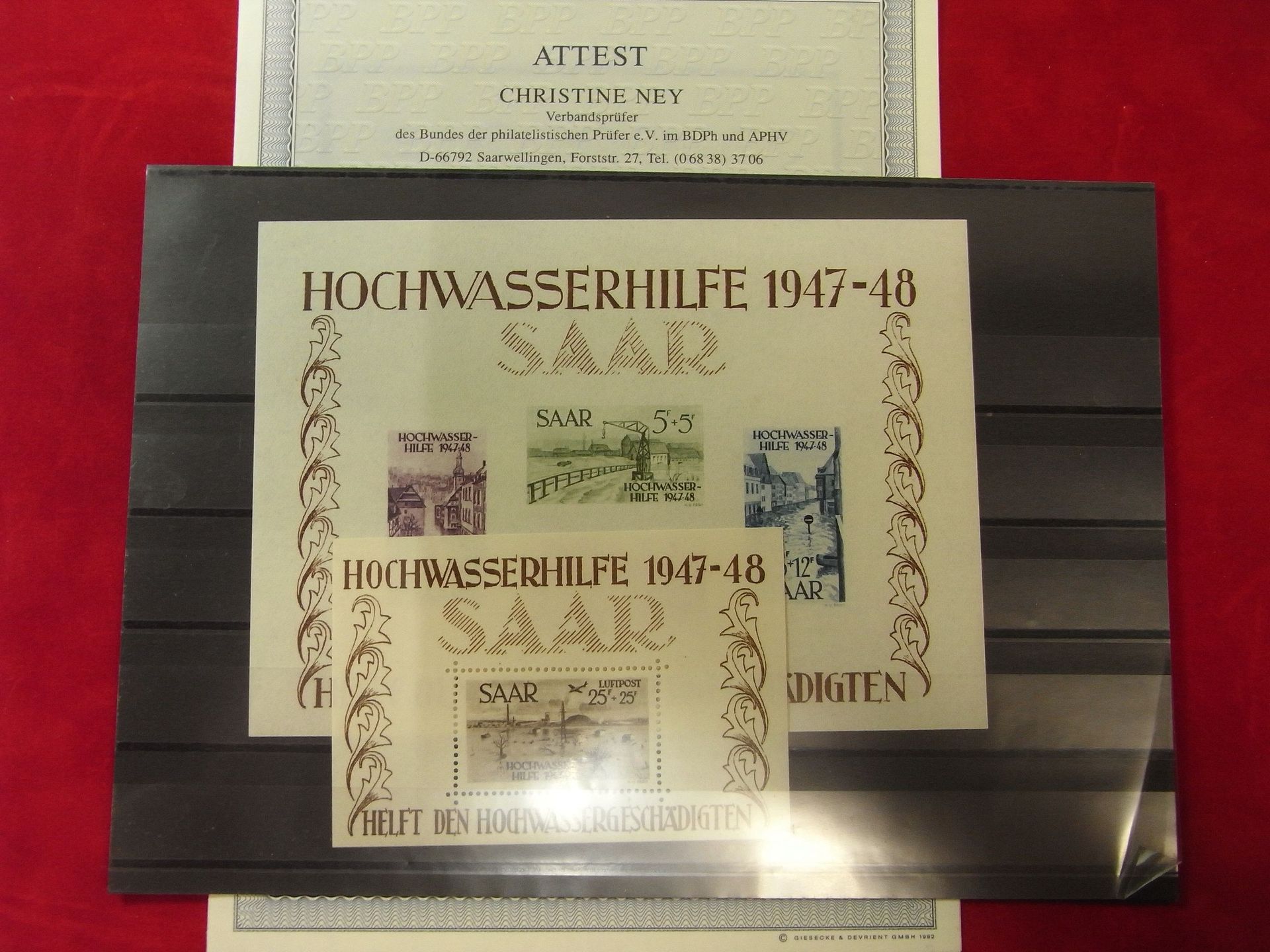 Ein Stück Papier mit der Aufschrift „Hochwasserhilfe 1947-40“