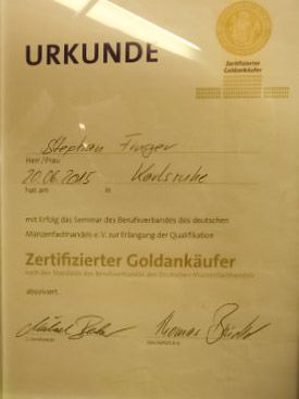 Ein Zertifikat mit der Aufschrift „Urkunde“