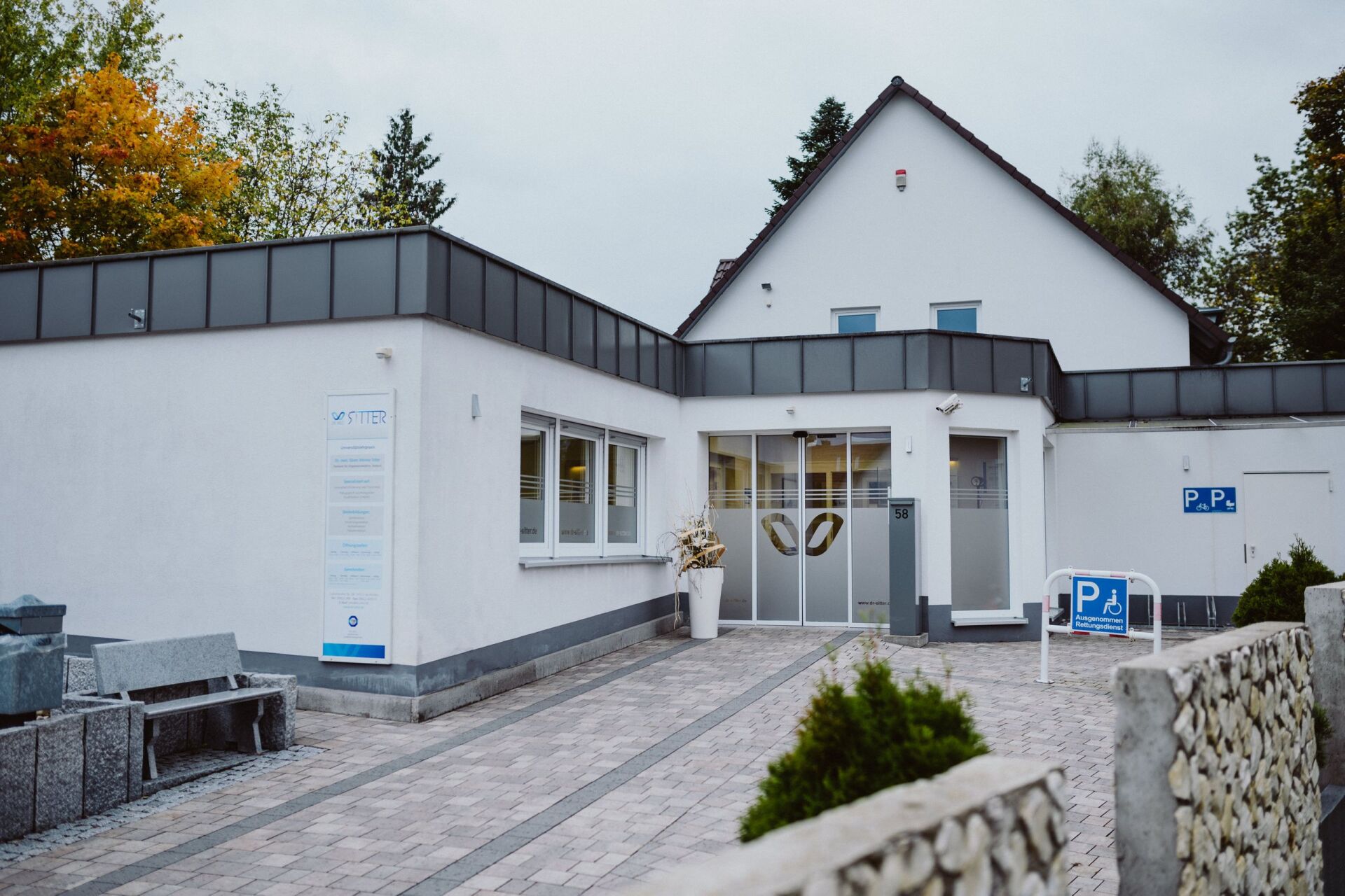 Willkommen bei der Praxis Dr. med. Sören Werner Sitter ... | Herr Sören Sitter | Liebersdorfer Str. 58 | 91572 Bechhofen | Telefon: 09822/999 | Fax: 09822/825577 | E-Mail: info@dr-sitter.deinfo@dr-sitter.de | Facharzt für Allgemeinmedizin