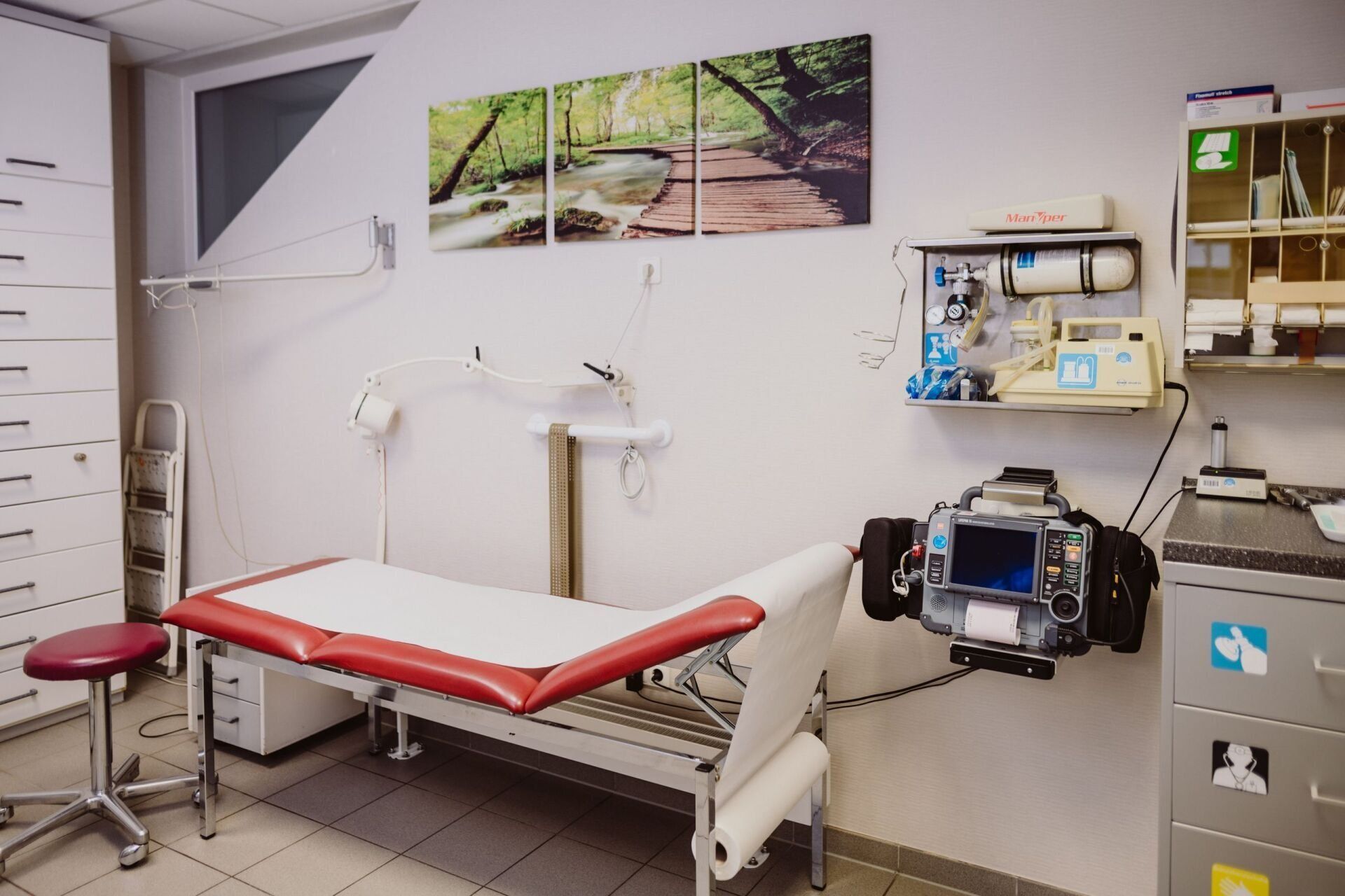 Willkommen bei der Praxis Dr. med. Sören Werner Sitter ... | Herr Sören Sitter | Liebersdorfer Str. 58 | 91572 Bechhofen | Telefon: 09822/999 | Fax: 09822/825577 | E-Mail: info@dr-sitter.deinfo@dr-sitter.de | Facharzt für Allgemeinmedizin