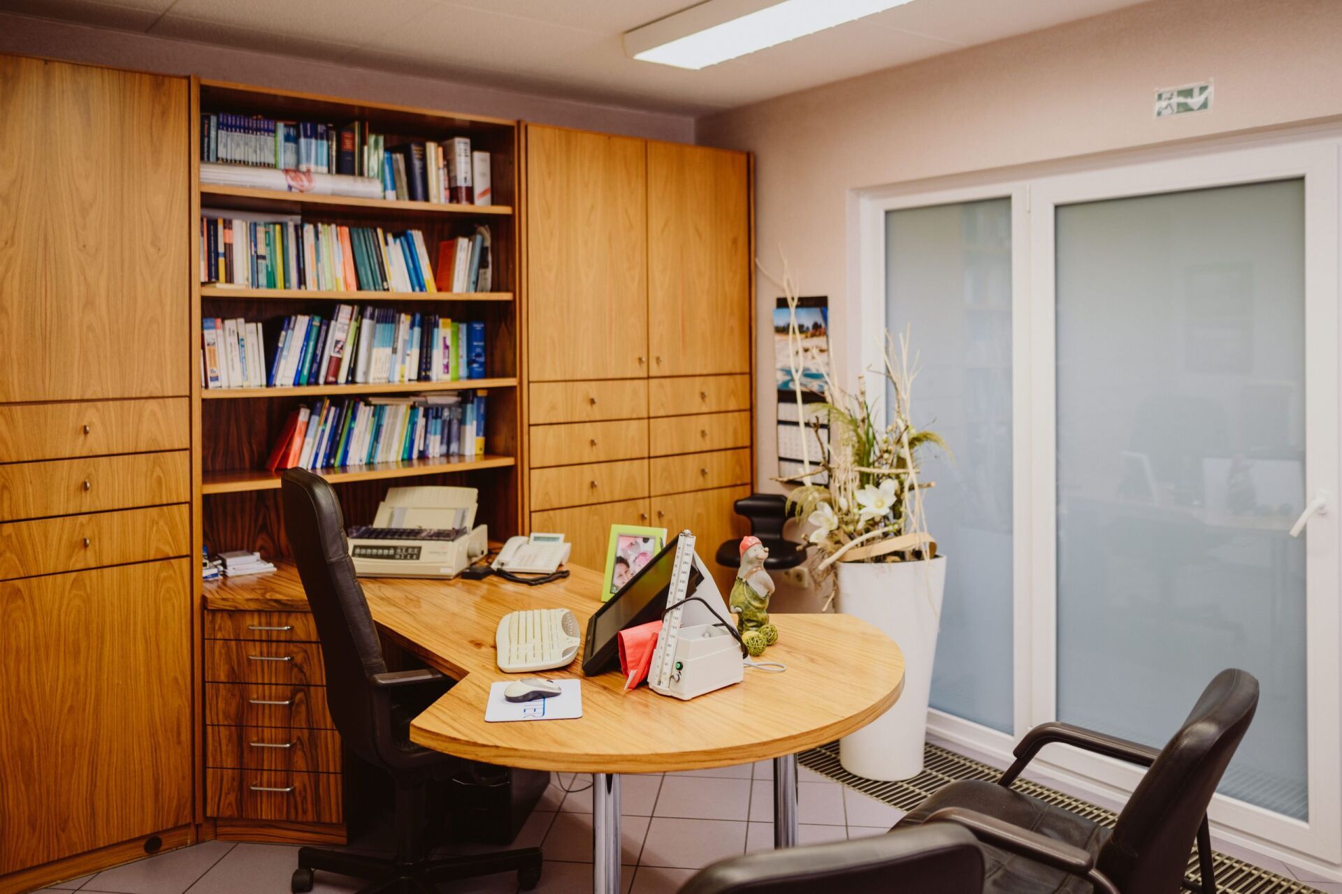 Willkommen bei der Praxis Dr. med. Sören Werner Sitter ... | Herr Sören Sitter | Liebersdorfer Str. 58 | 91572 Bechhofen | Telefon: 09822/999 | Fax: 09822/825577 | E-Mail: info@dr-sitter.deinfo@dr-sitter.de | Facharzt für Allgemeinmedizin