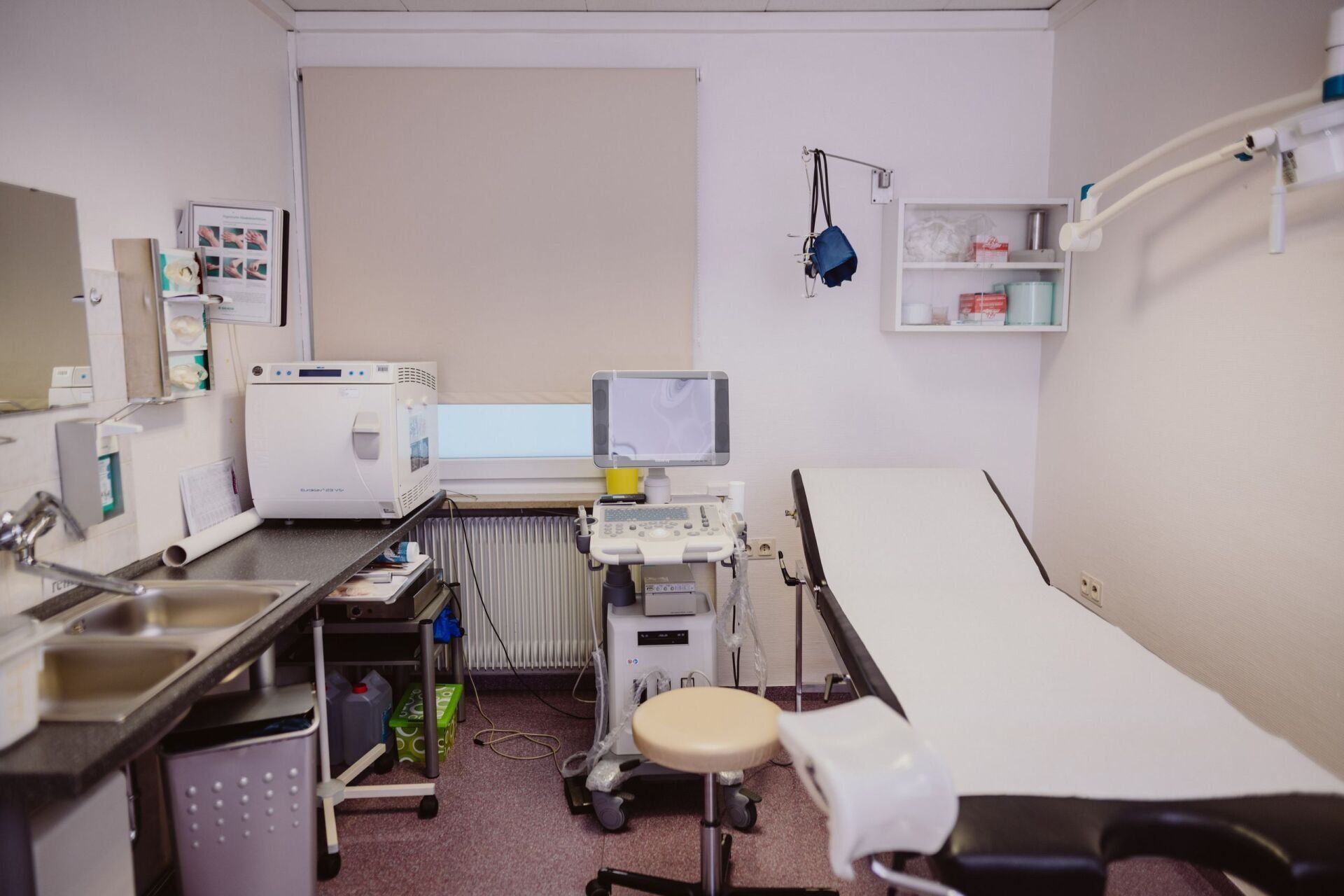 Willkommen bei der Praxis Dr. med. Sören Werner Sitter ... | Herr Sören Sitter | Liebersdorfer Str. 58 | 91572 Bechhofen | Telefon: 09822/999 | Fax: 09822/825577 | E-Mail: info@dr-sitter.deinfo@dr-sitter.de | Facharzt für Allgemeinmedizin