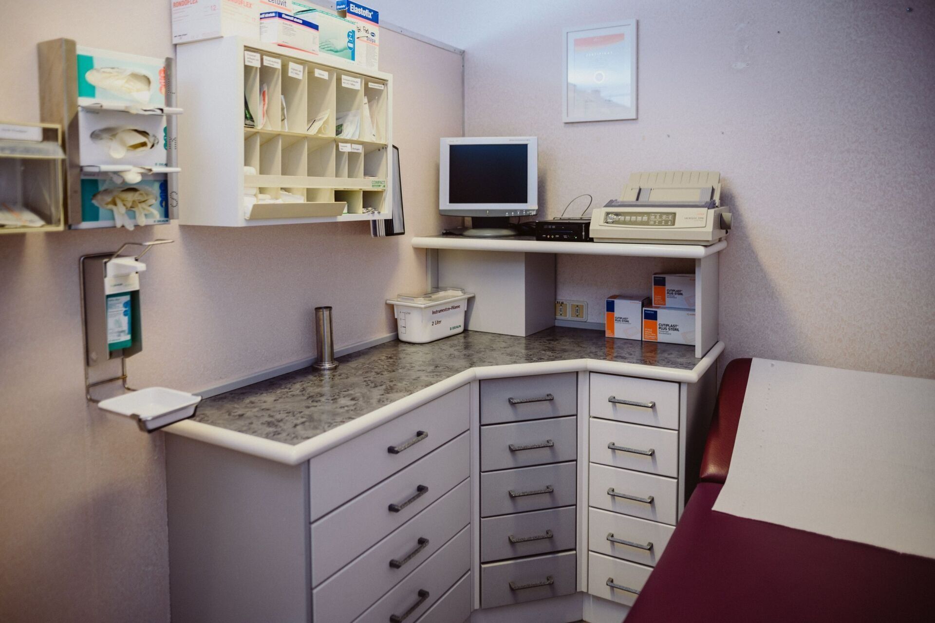 Willkommen bei der Praxis Dr. med. Sören Werner Sitter ... | Herr Sören Sitter | Liebersdorfer Str. 58 | 91572 Bechhofen | Telefon: 09822/999 | Fax: 09822/825577 | E-Mail: info@dr-sitter.deinfo@dr-sitter.de | Facharzt für Allgemeinmedizin