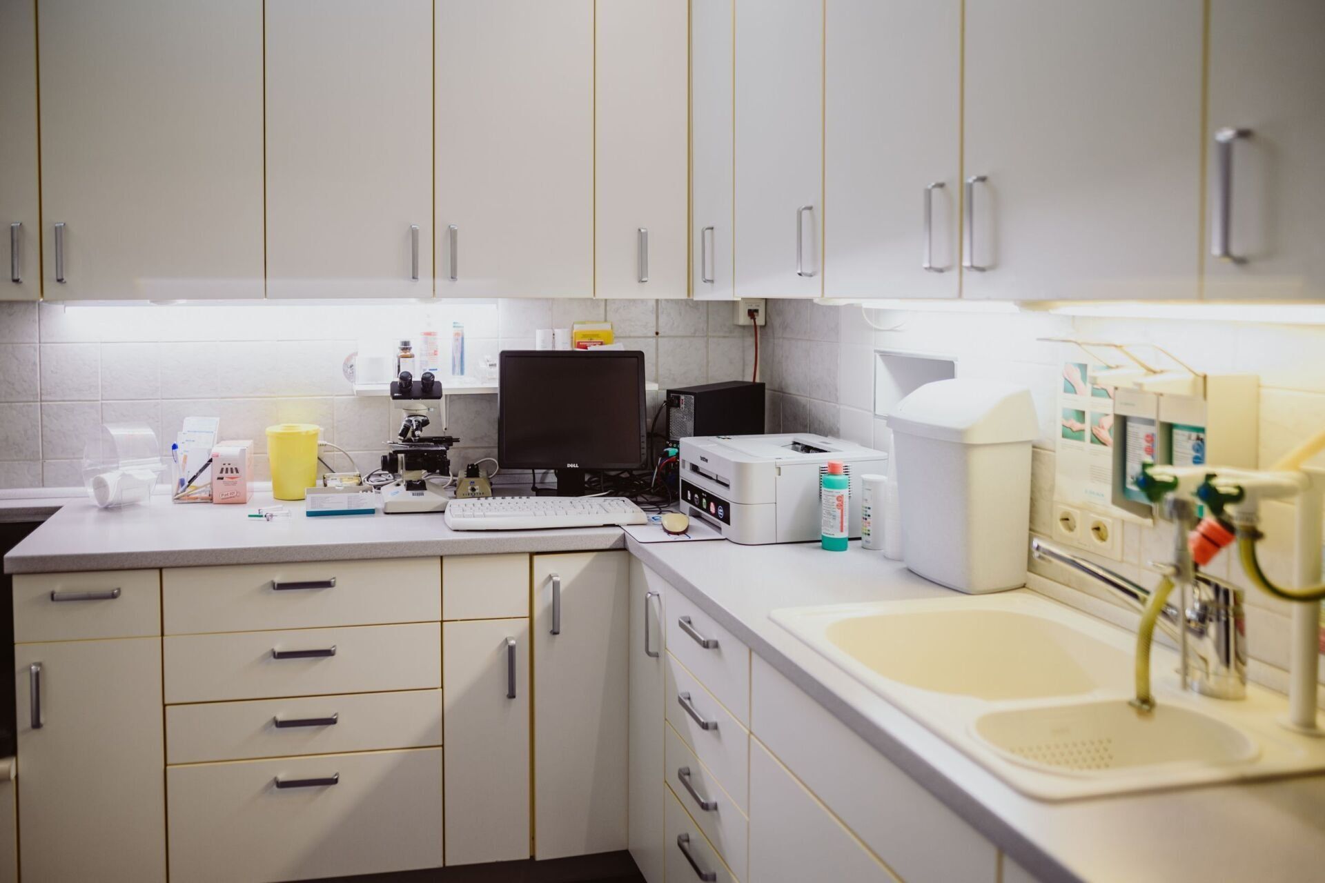 Willkommen bei der Praxis Dr. med. Sören Werner Sitter ... | Herr Sören Sitter | Liebersdorfer Str. 58 | 91572 Bechhofen | Telefon: 09822/999 | Fax: 09822/825577 | E-Mail: info@dr-sitter.deinfo@dr-sitter.de | Facharzt für Allgemeinmedizin