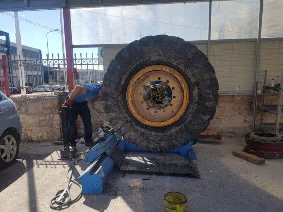 Βουλκανιζατέρ – Ελαστικά Λεωνίδας