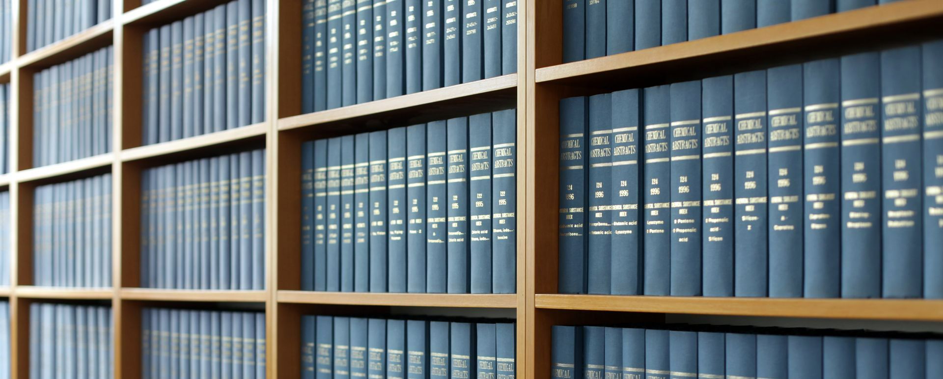 Bibliothèques de livres bleus et dorés