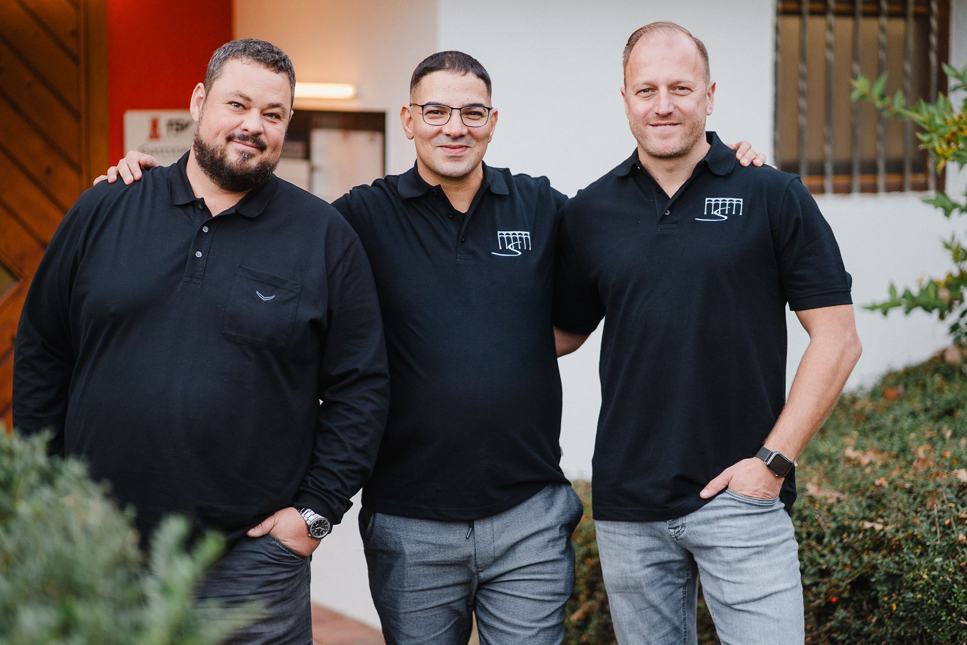 Steffen Schmidt, Wissam Bouhaj (Sam) – Geschäftsführer und Steven Weiser Steffen Schmidt, Wissam Bouhaj (Sam) – Geschäftsführer und Steven Weiser