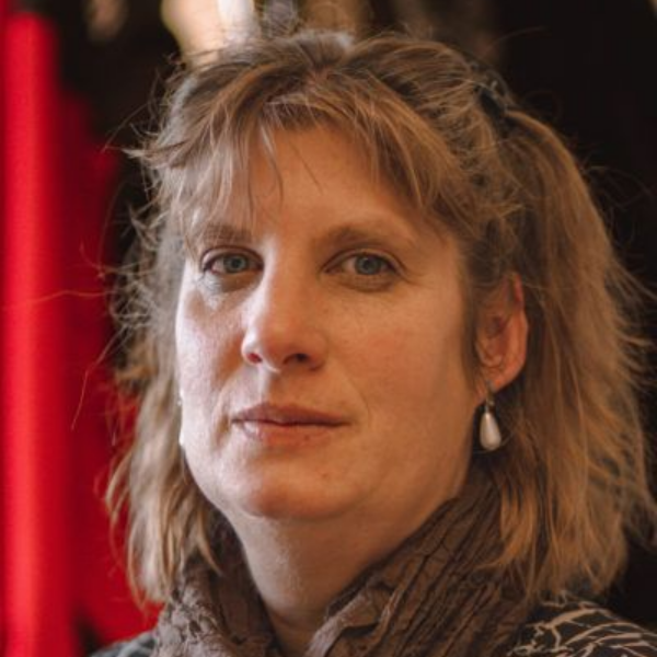 Edwige NEUILLY, assistante administrative et comptable chez Alcebia.