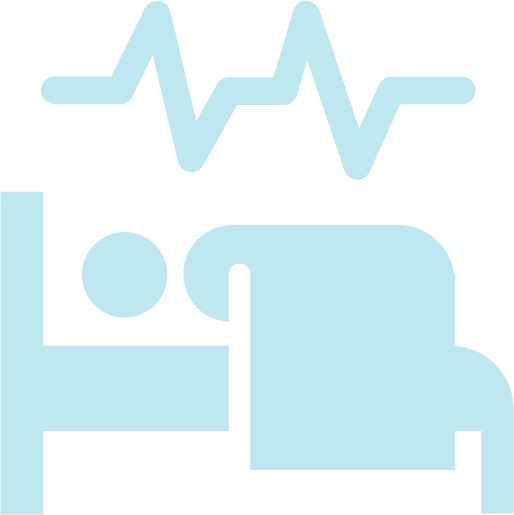 Persona en la cama con monitor de frecuencia cardíaca encima.