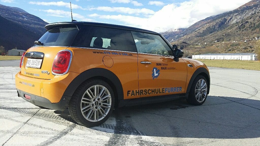 Mini kennt keine Kurven sonder nur leicht gekrümmte Strassen :-)