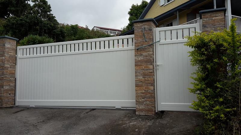Portail coulissant alu blanc