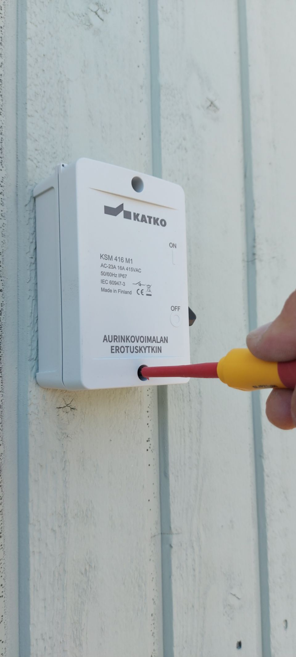 Aurinkovoimalan erotuskytkin